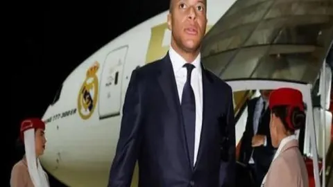 “冰雪狂欢：央视新闻APP捕捉香港队别样英姿”